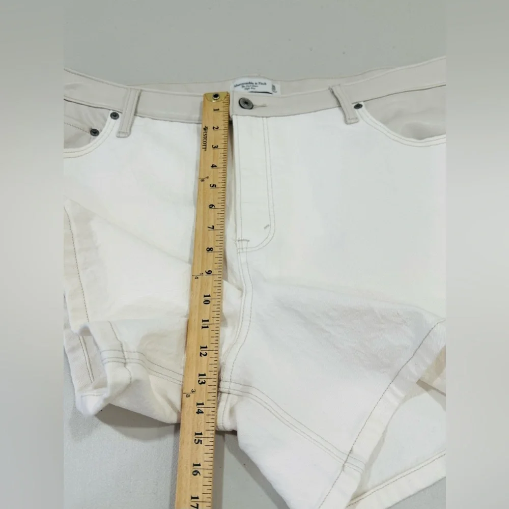 Abercrombie&Fitch Womens 35/20 HighRise Dad Short Faux Leather Waist Curve Love